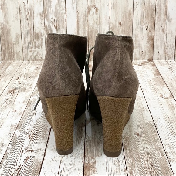 ALDO Olive Suede Wedge Gummy Soles Booties 7 - Picture 5 of 16